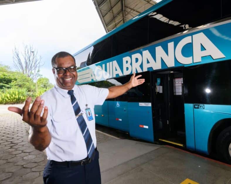 Águia Branca anuncia mais de 400 vagas de emprego em 2025, sendo 390 para motoristas profissionais 1 Águia Branca 2025 abre mais de 400 vagas de emprego, sendo 390 para motoristas rodoviários categoria D. Candidate-se agora e garanta sua chance!